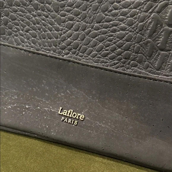 Black Croc-Embossed Crossbody Bag - Picture 2 of 6